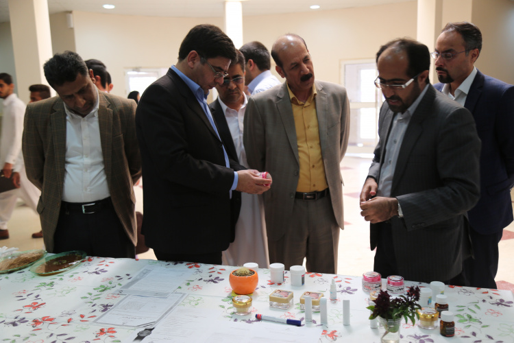 برگزاری نمایشگاه غذا و گیاهان دارویی در دانشگاه ولایت
