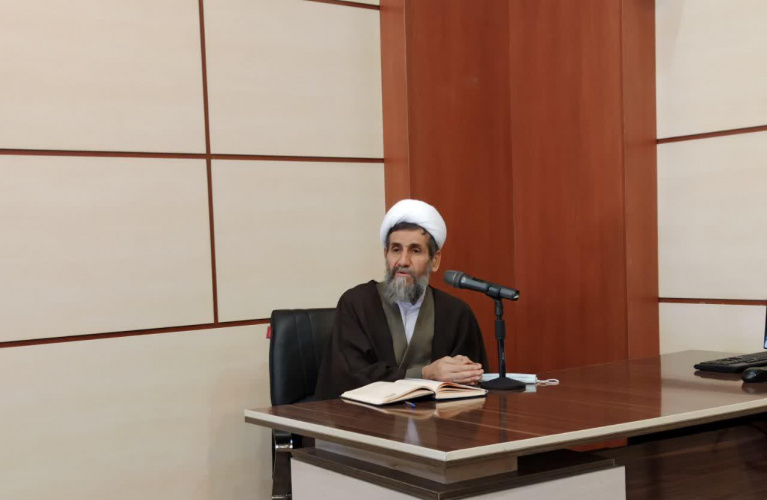 نشست کرسی آزاد اندیشی با موضوع زن آنگونه که باید باشد