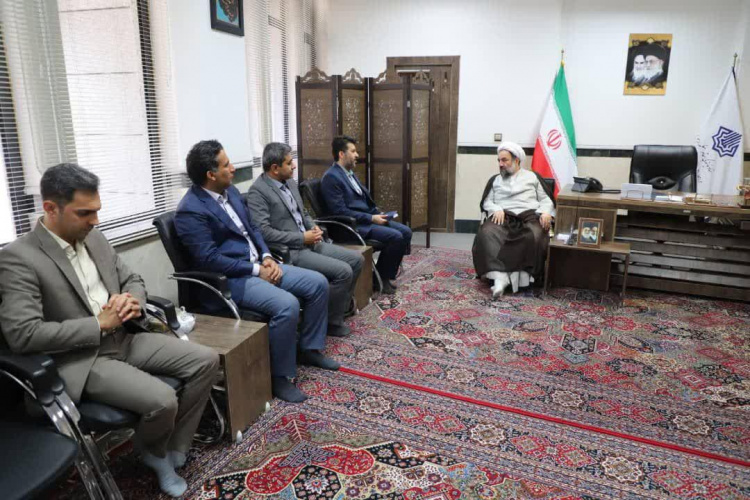 آیتالله محامی در دیدار سرپرست دانشگاه ولایت ایرانشهر خواستار شد