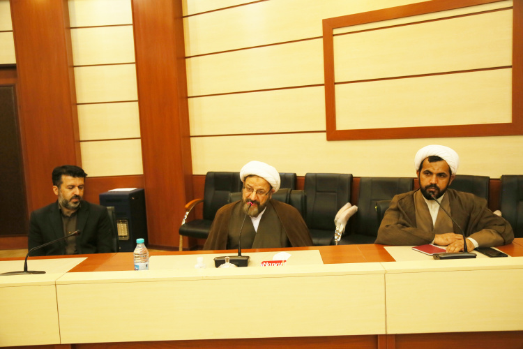 برگزاری نشست معرفت افزایی با موضوع" وحدت حوزه و دانشگاه و راهبرد مقاومت" ویژه" استادان و اعضای هیئت علمی مراکز دانشگاهی شهرستان ایرانشهر در دانشگاه ولایت