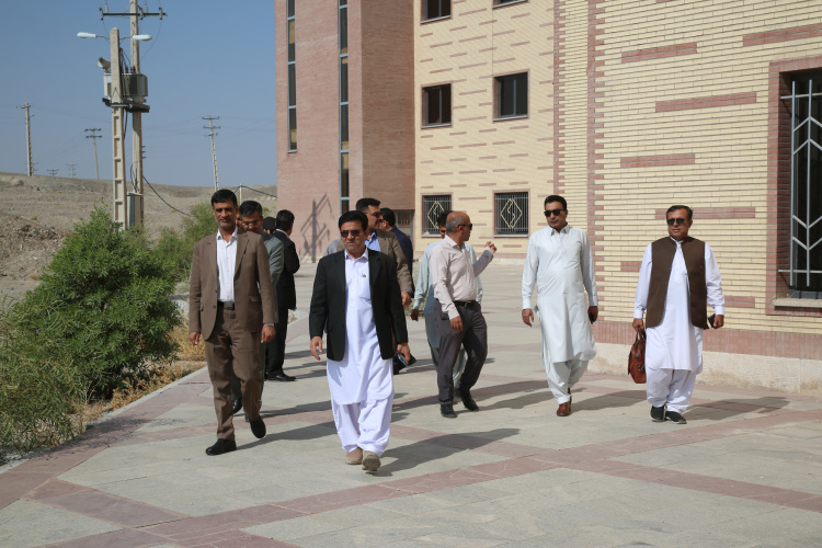 بازدید دکتر حسین پیری رئیس دانشگاه ولایت از زیرساختهای اداری، آموزشی، رفاهی، فرهنگی و ورزشی دانشگاه در هفته پدافند غیرعامل